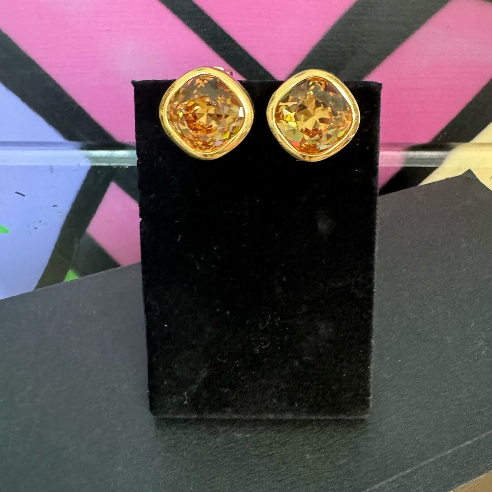 EUC Christian Dior 18k Gold plated Clip Earrings! Retails $450